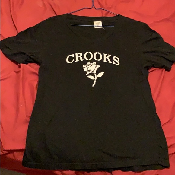 Medium Black crooks and castles t-shirt - Picture 1 of 3
